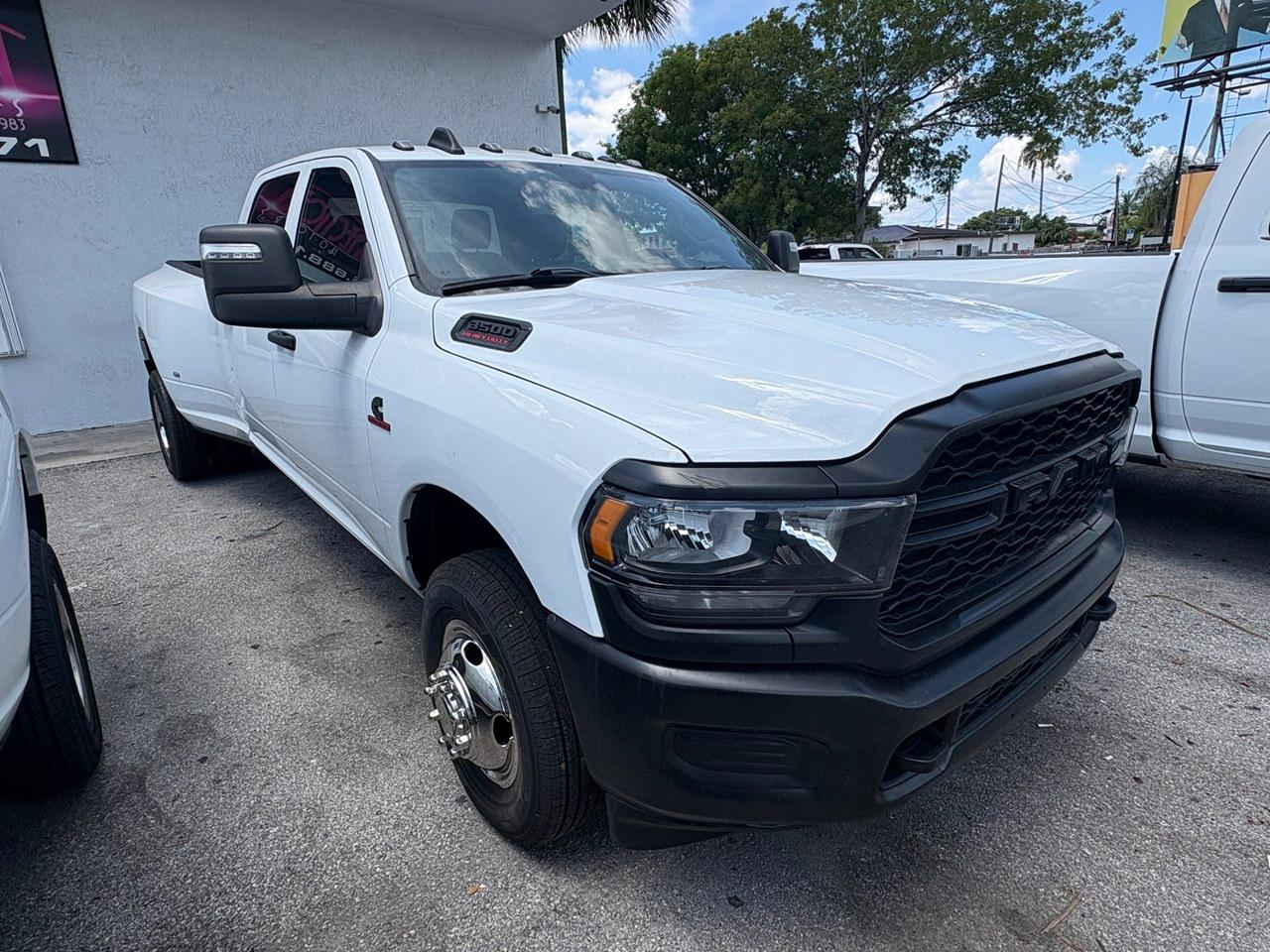 RAM 3500 Tradesman Crew Cab 4WD DRW 2023