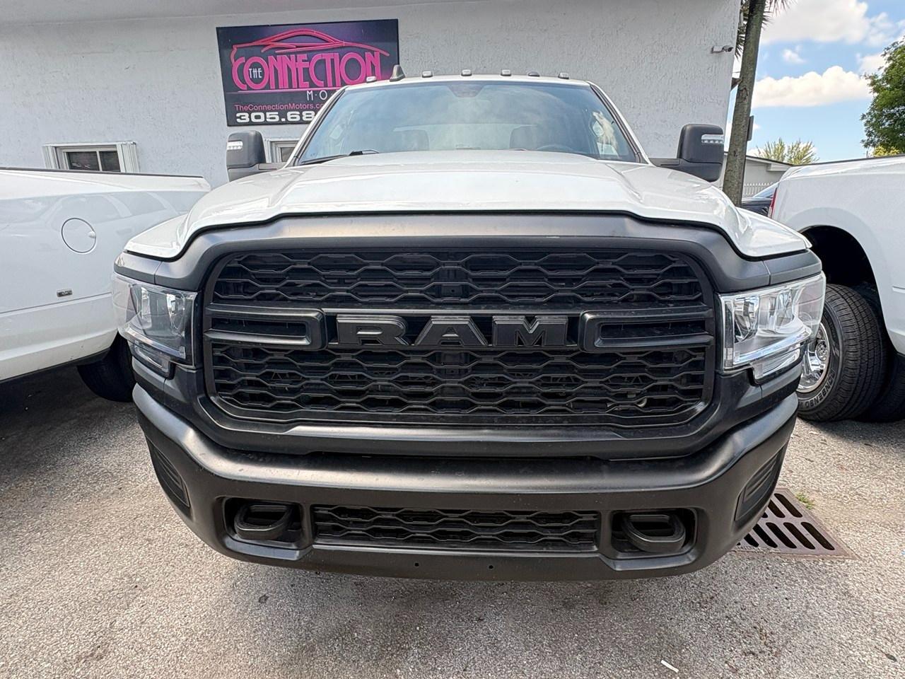 RAM 3500 Tradesman Crew Cab 4WD DRW 2023