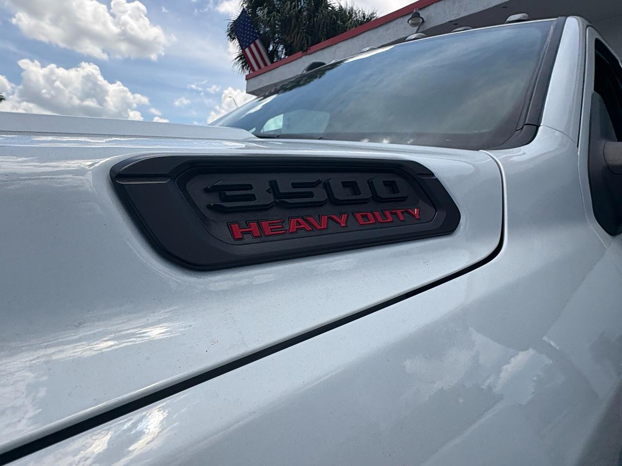 RAM 3500 Tradesman Crew Cab 4WD DRW 2023
