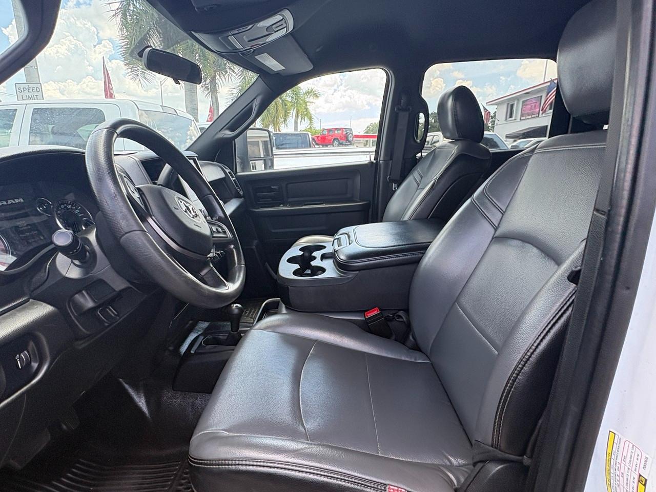 RAM 3500 Tradesman Crew Cab 4WD DRW 2023