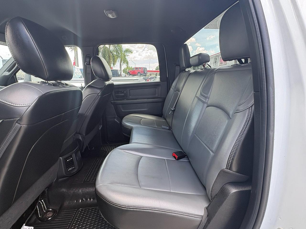 RAM 3500 Tradesman Crew Cab 4WD DRW 2023