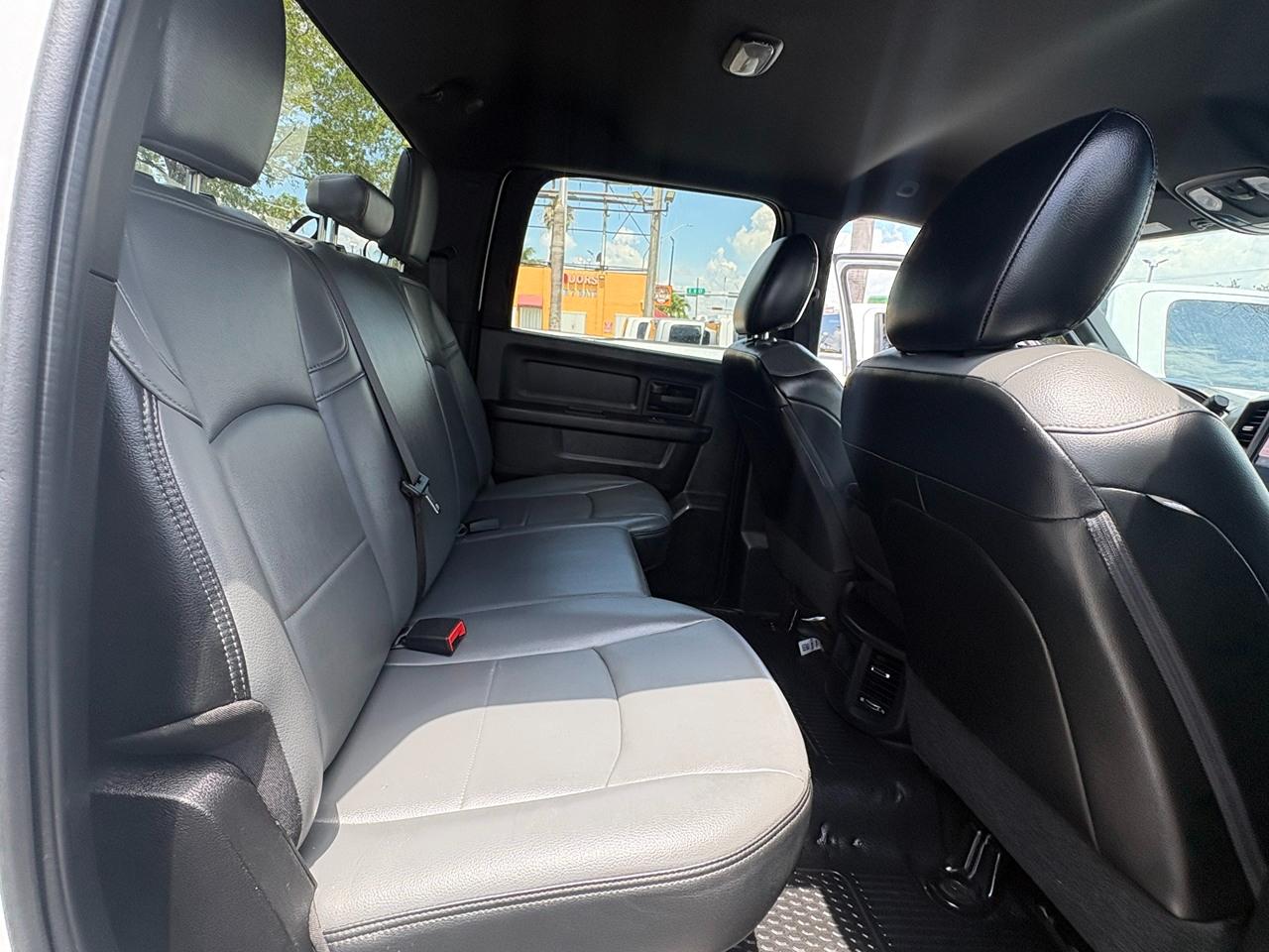 RAM 3500 Tradesman Crew Cab 4WD DRW 2023