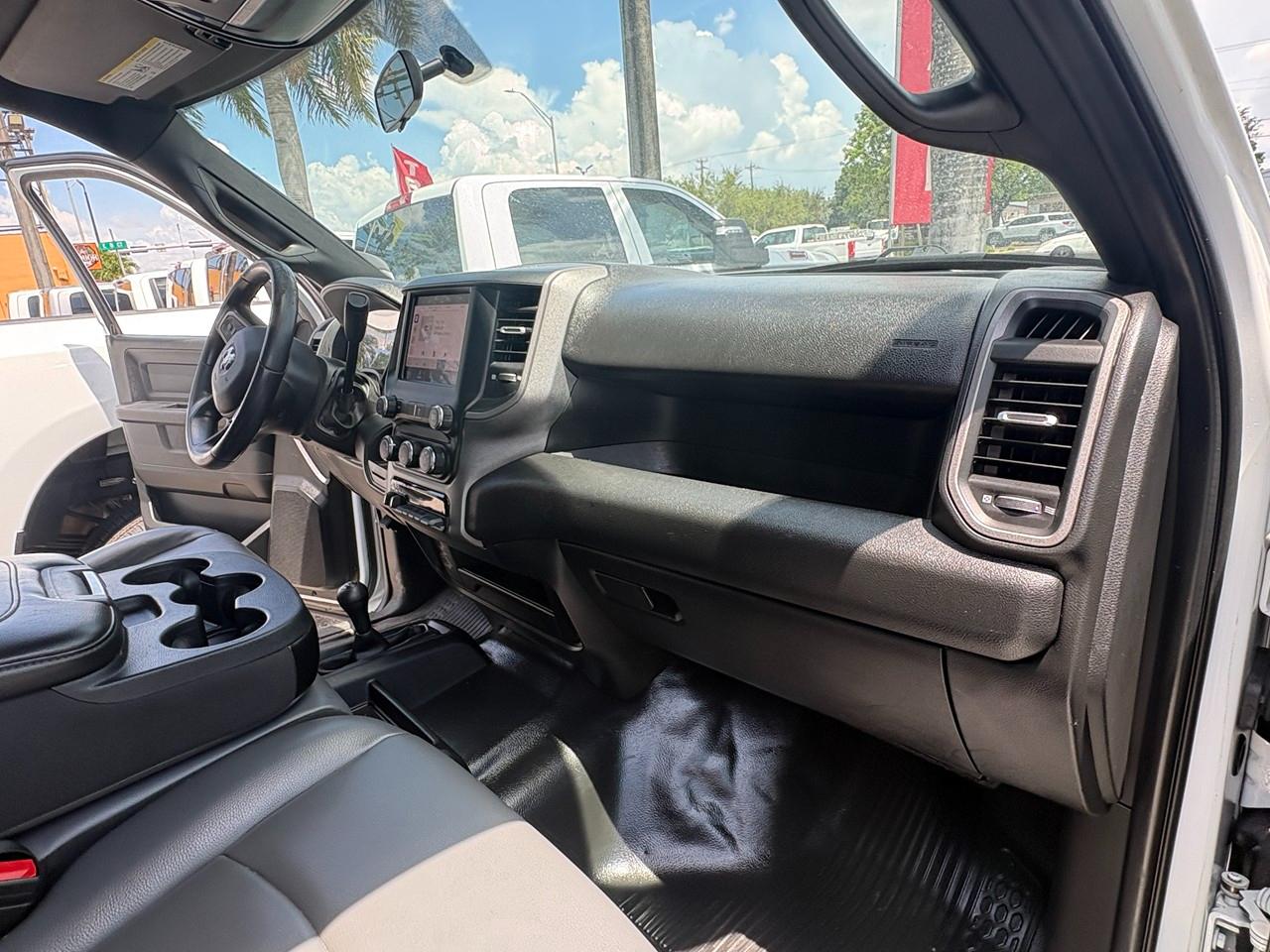 RAM 3500 Tradesman Crew Cab 4WD DRW 2023