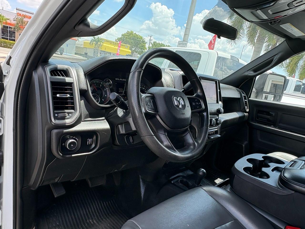 RAM 3500 Tradesman Crew Cab 4WD DRW 2023