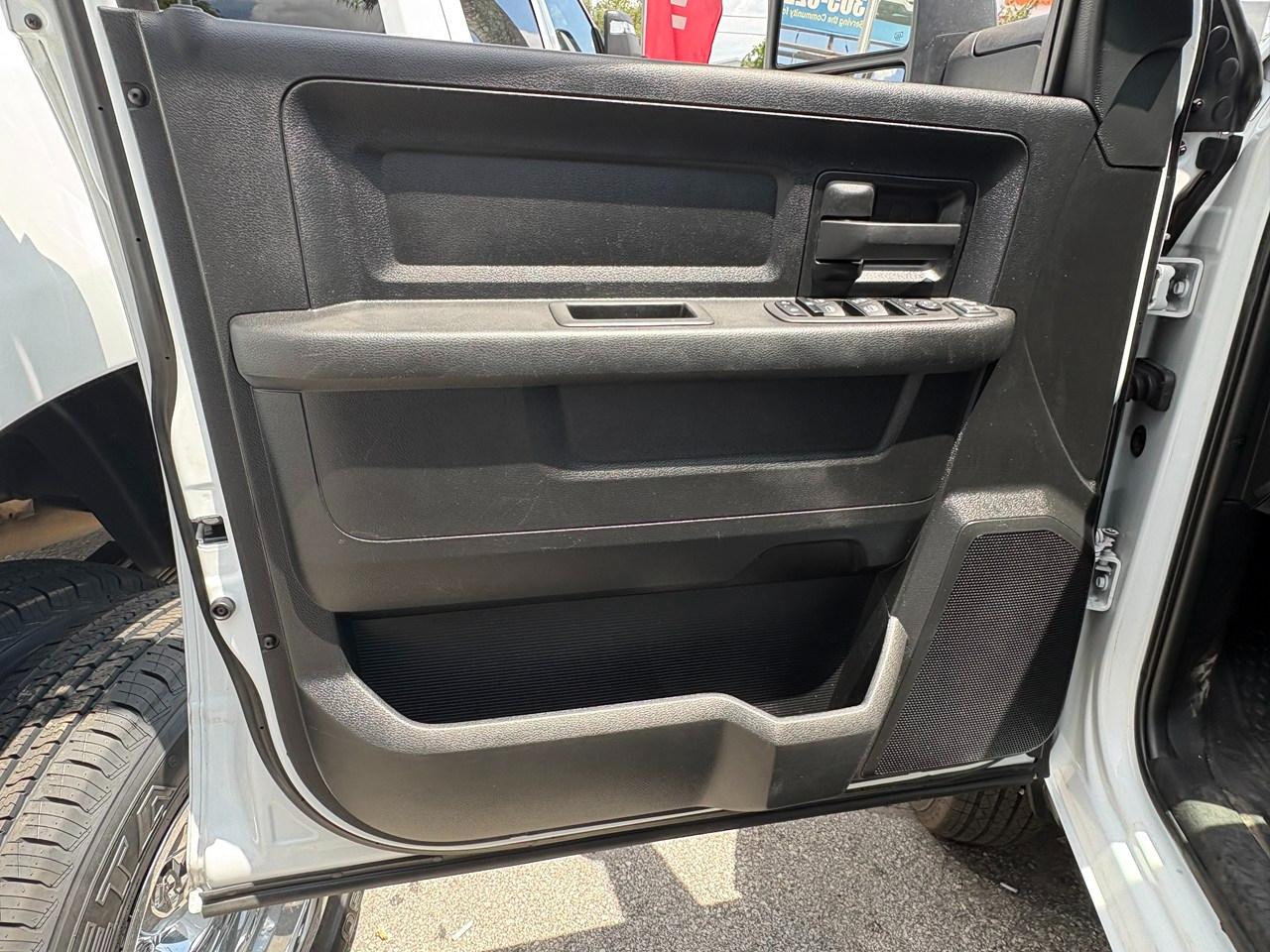 RAM 3500 Tradesman Crew Cab 4WD DRW 2023