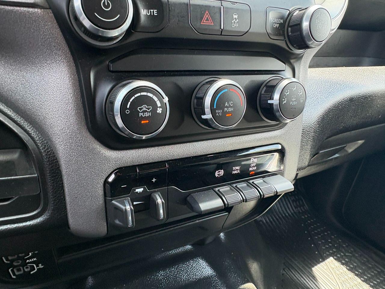 RAM 3500 Tradesman Crew Cab 4WD DRW 2023