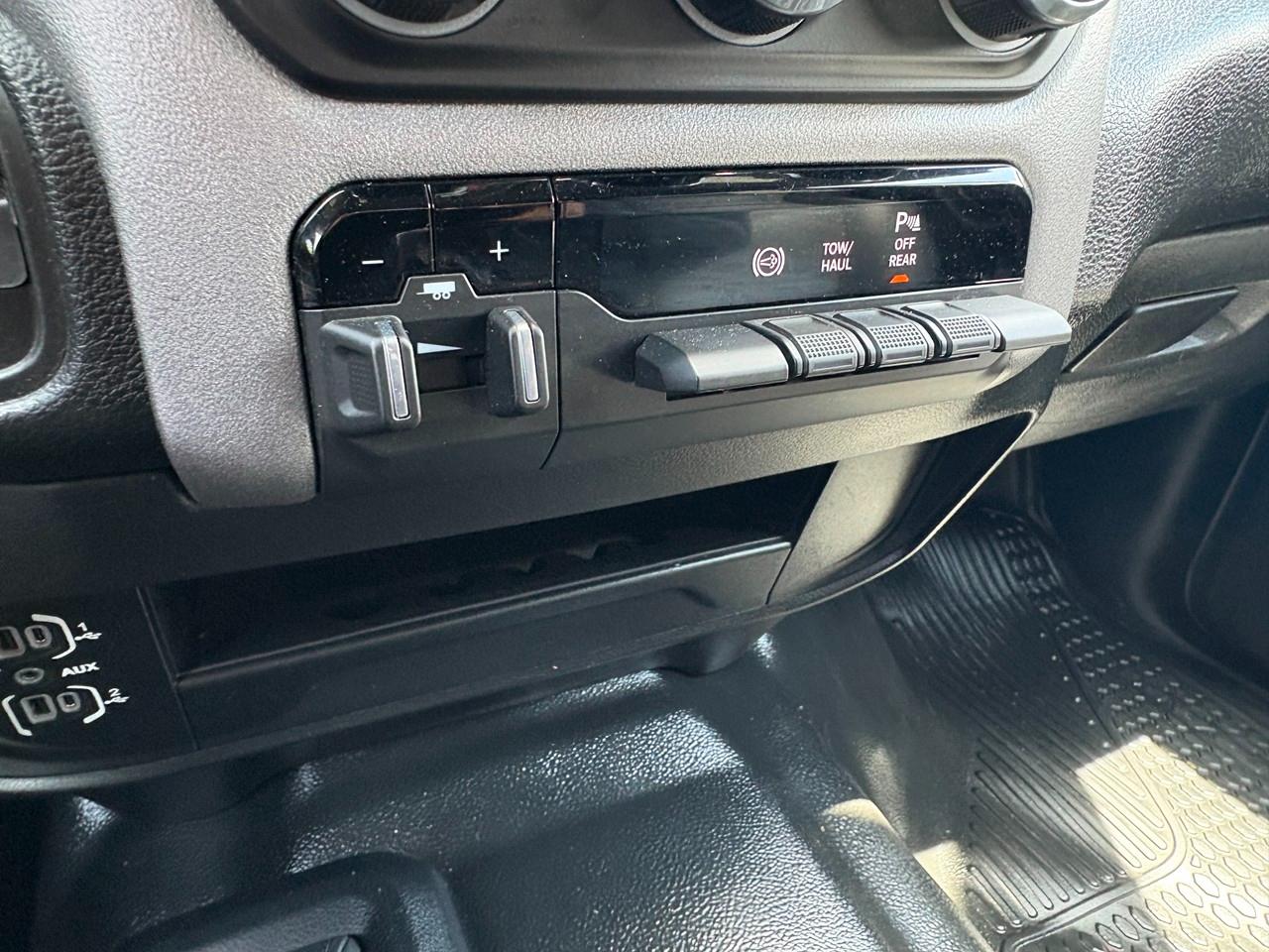 RAM 3500 Tradesman Crew Cab 4WD DRW 2023