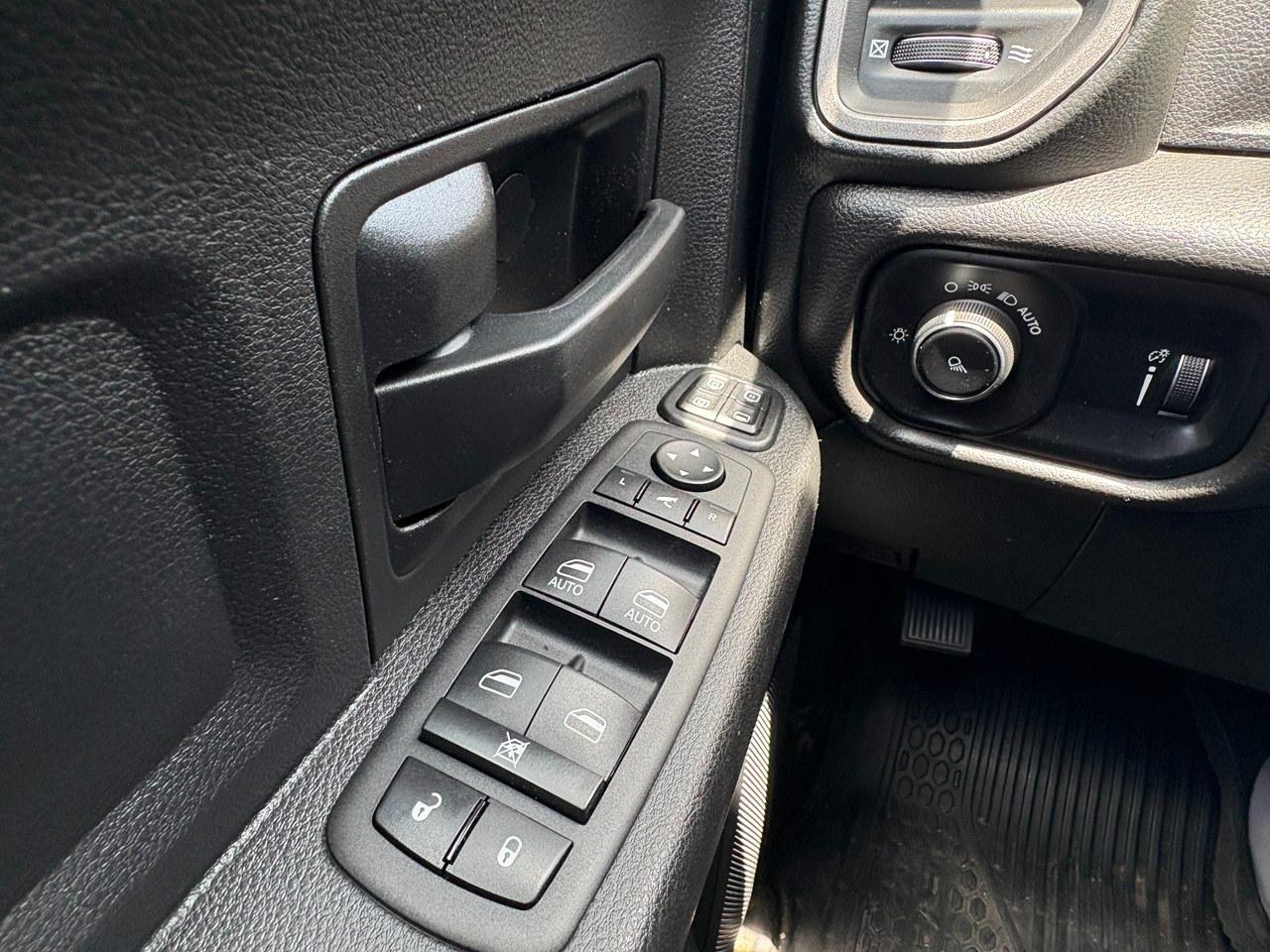 RAM 3500 Tradesman Crew Cab 4WD DRW 2023