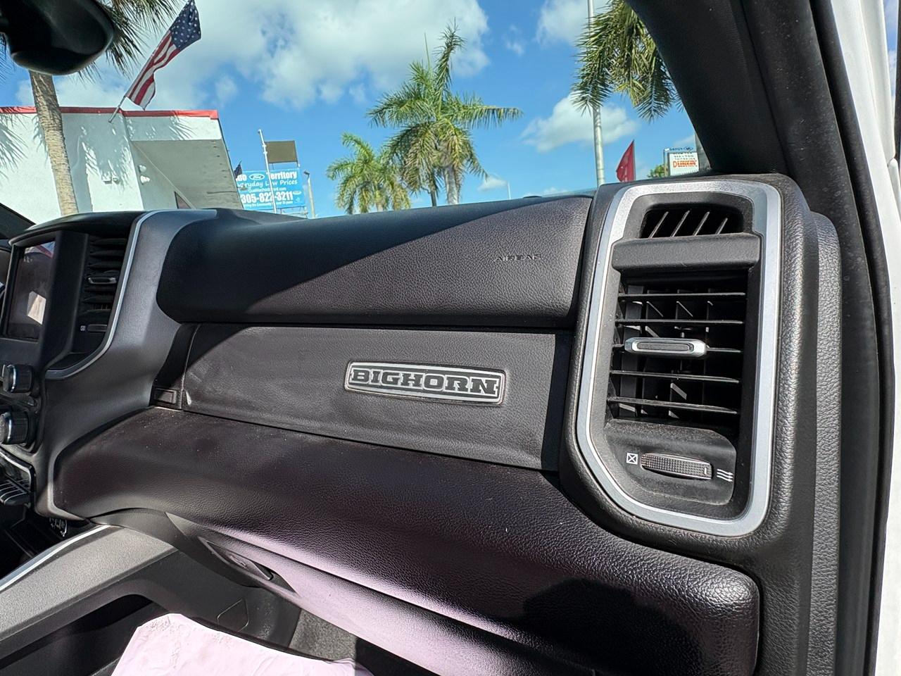 RAM 2500 Tradesman Crew Cab SWB 4WD 2024