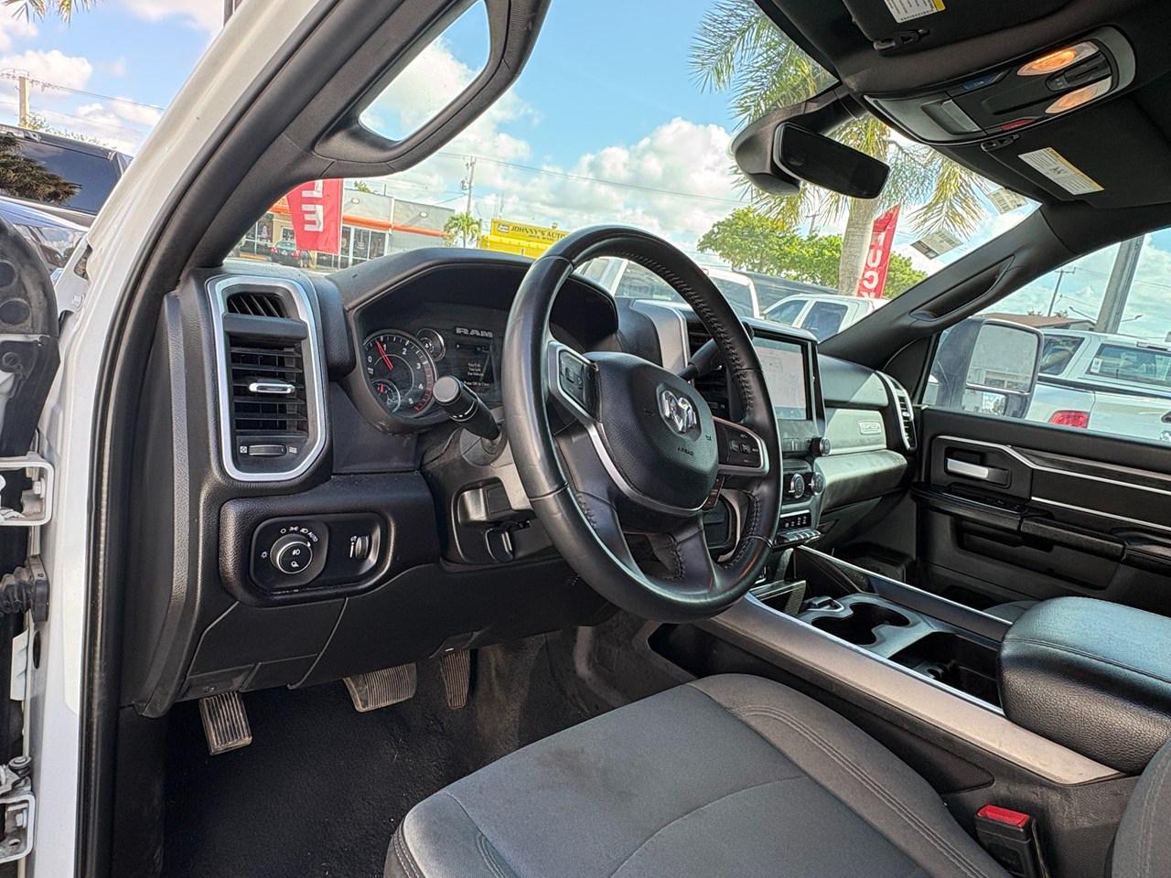 RAM 2500 Tradesman Crew Cab SWB 4WD 2024