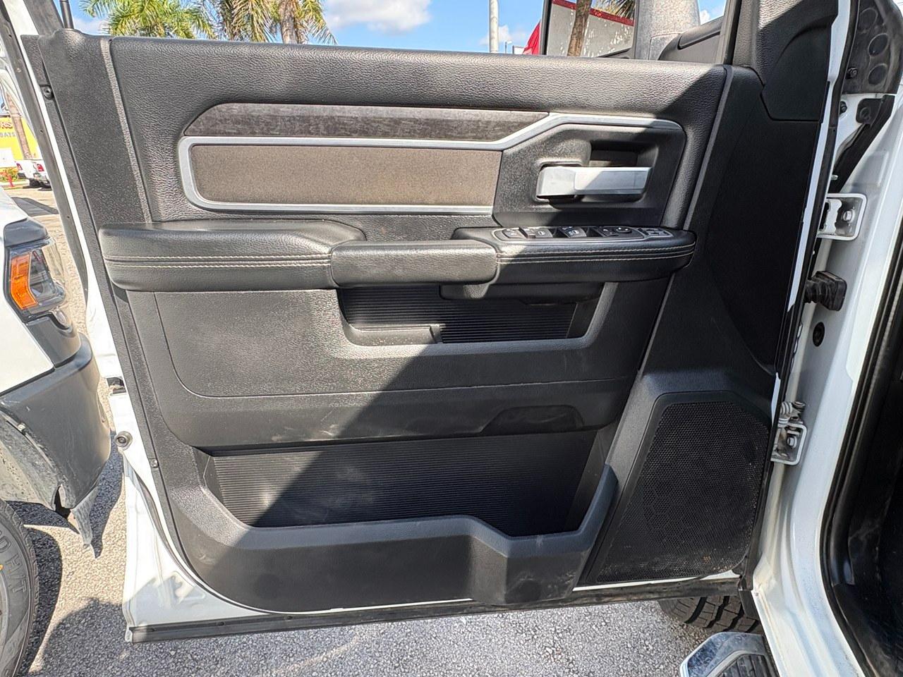 RAM 2500 Tradesman Crew Cab SWB 4WD 2024