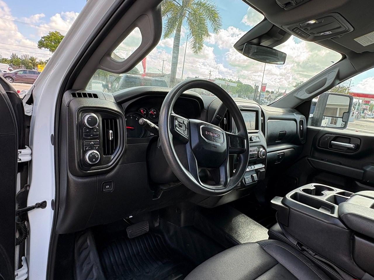 GMC Sierra 2500HD Pro Double Cab 4WD SB 2024