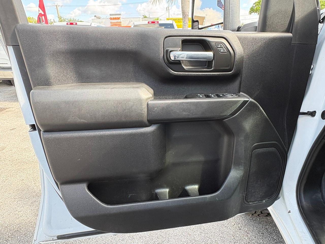 GMC Sierra 2500HD Pro Double Cab 4WD SB 2024