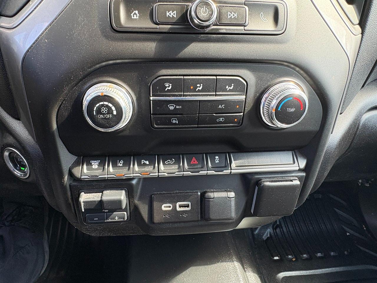 GMC Sierra 2500HD Pro Double Cab 4WD SB 2024