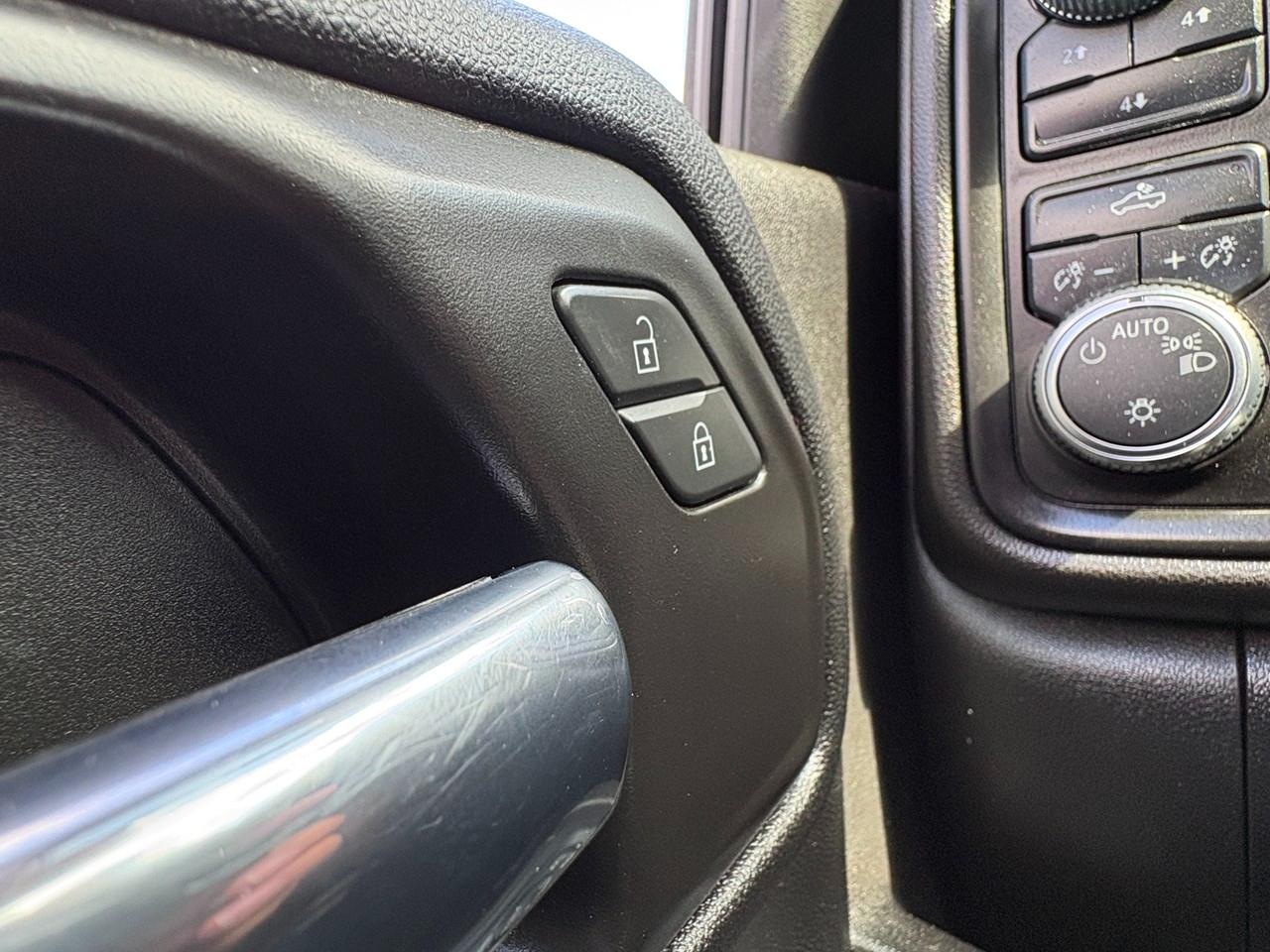 GMC Sierra 2500HD Pro Double Cab 4WD SB 2024