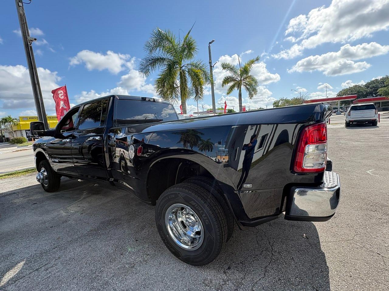 RAM 3500 Big Horn Crew Cab LWB 4WD DRW 2023