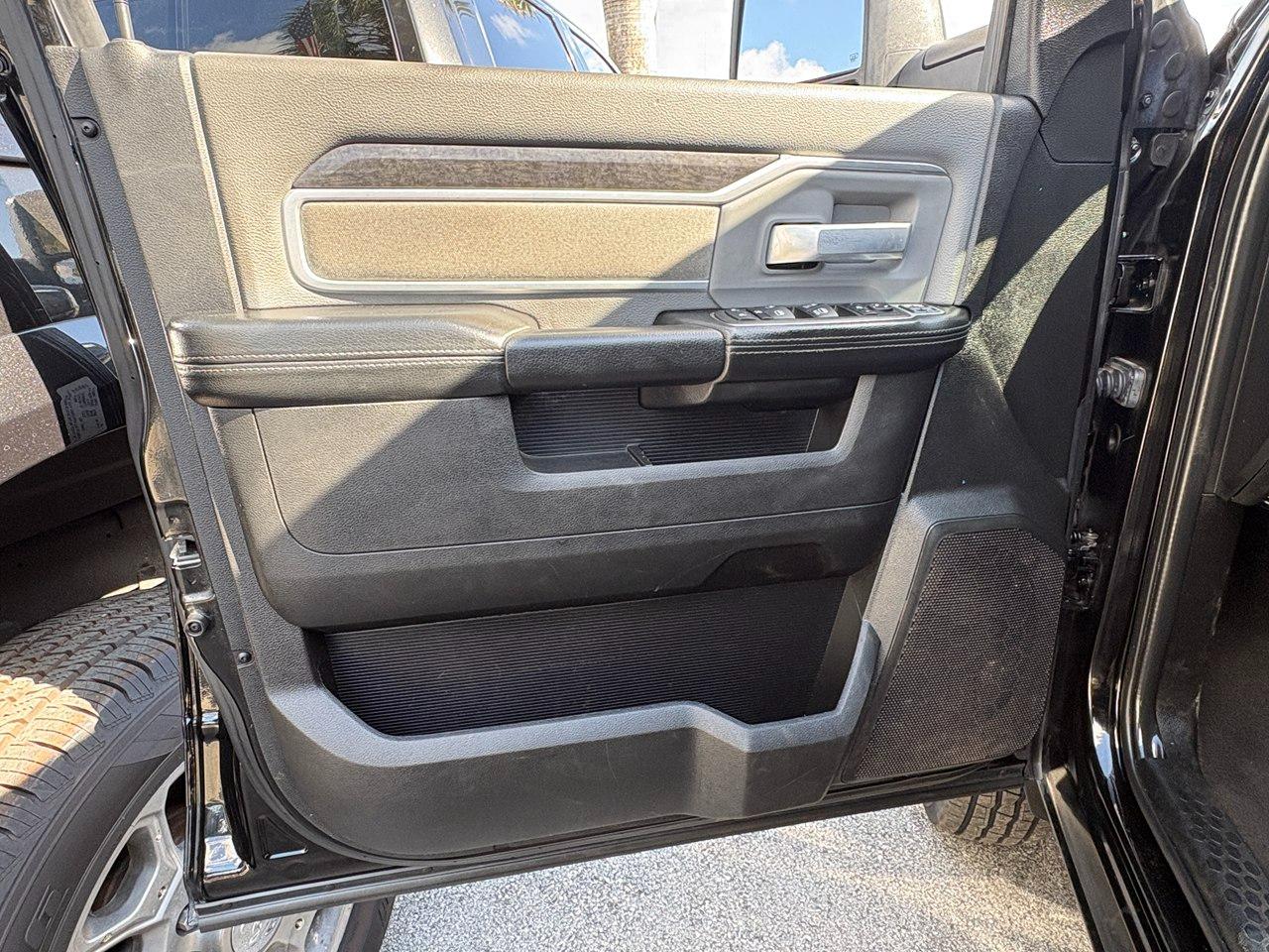 RAM 3500 Big Horn Crew Cab LWB 4WD DRW 2023