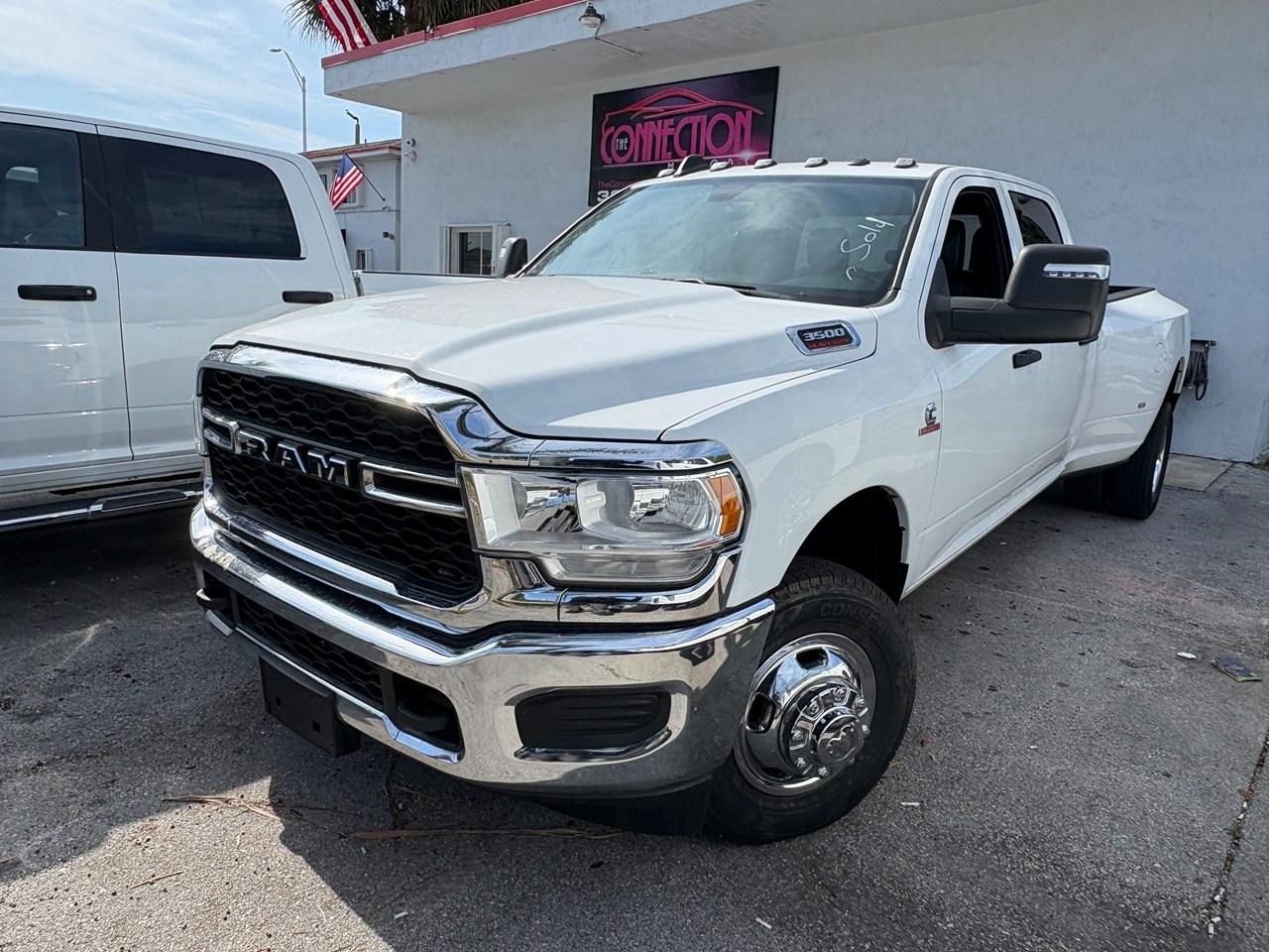 RAM 3500 Tradesman Crew Cab 4WD DRW 2024