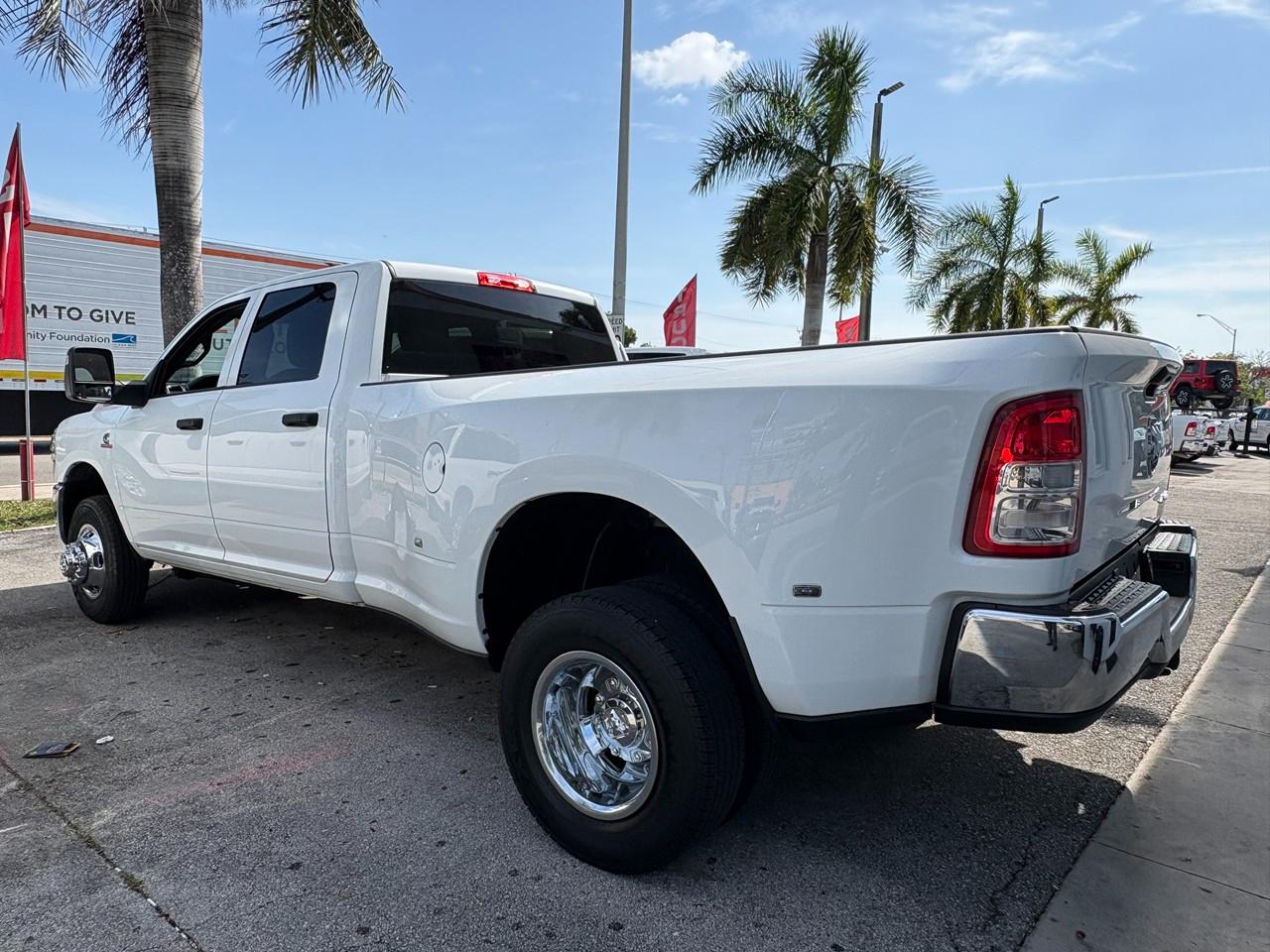RAM 3500 Tradesman Crew Cab 4WD DRW 2024