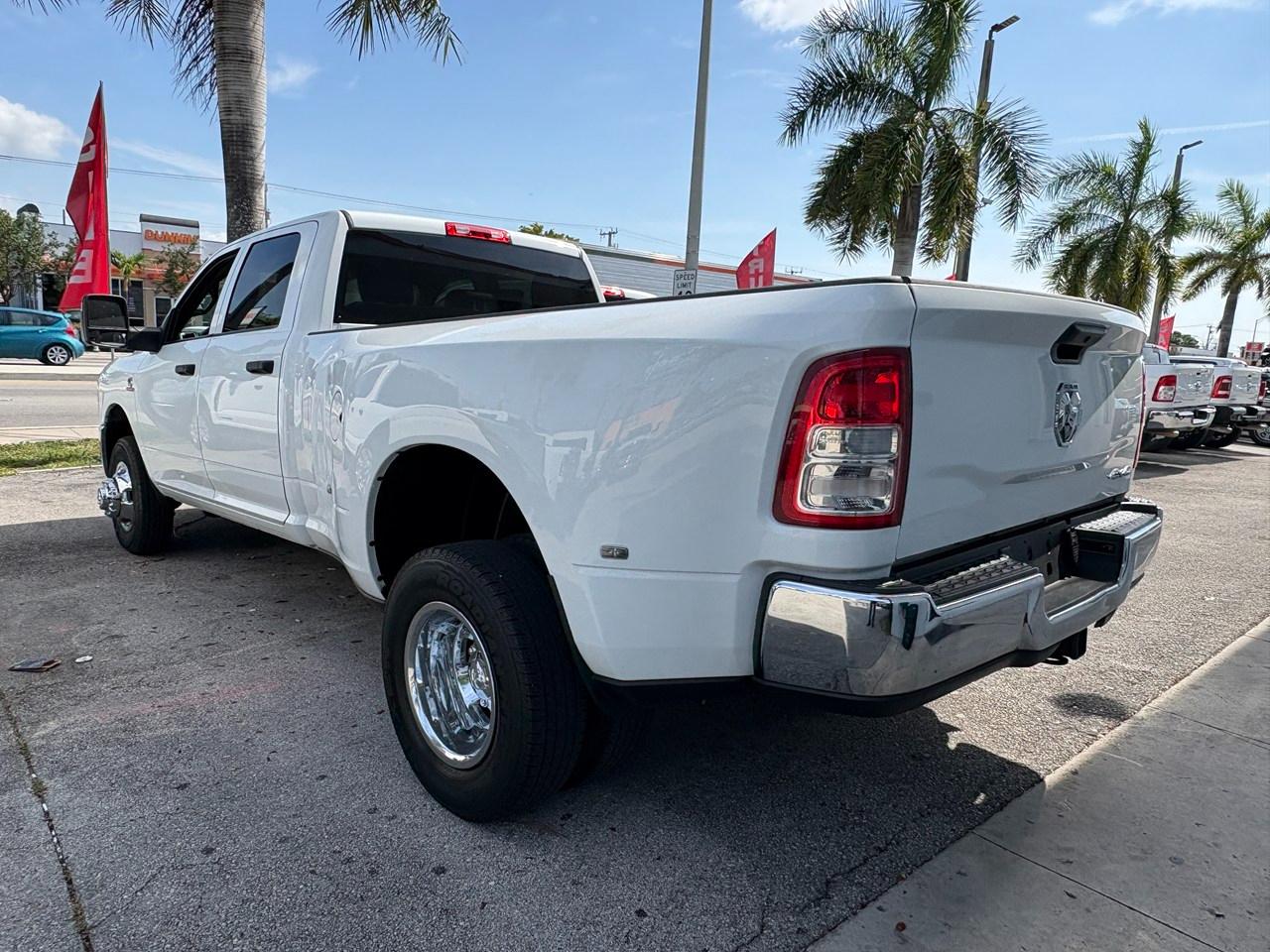 RAM 3500 Tradesman Crew Cab 4WD DRW 2024