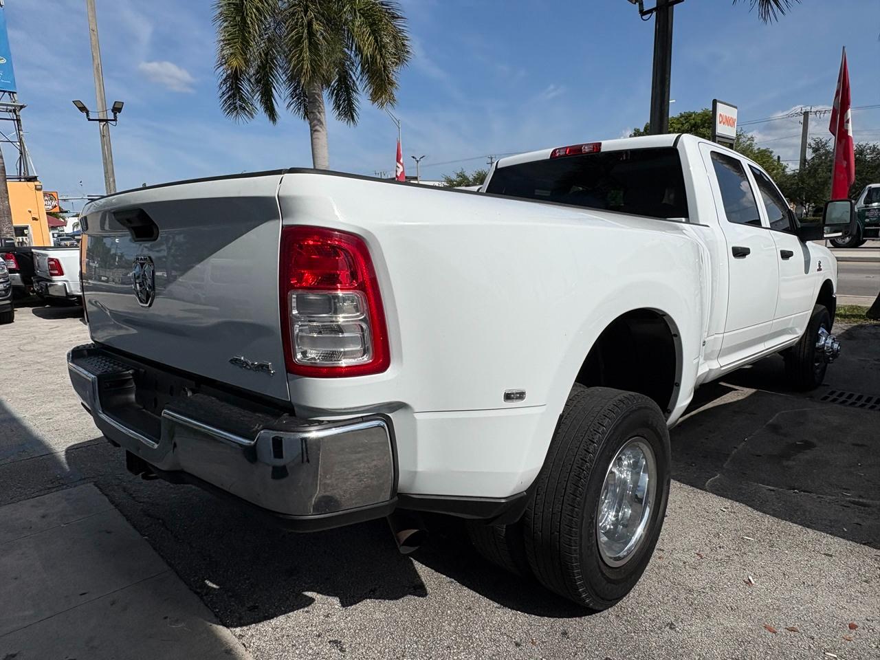 RAM 3500 Tradesman Crew Cab 4WD DRW 2024