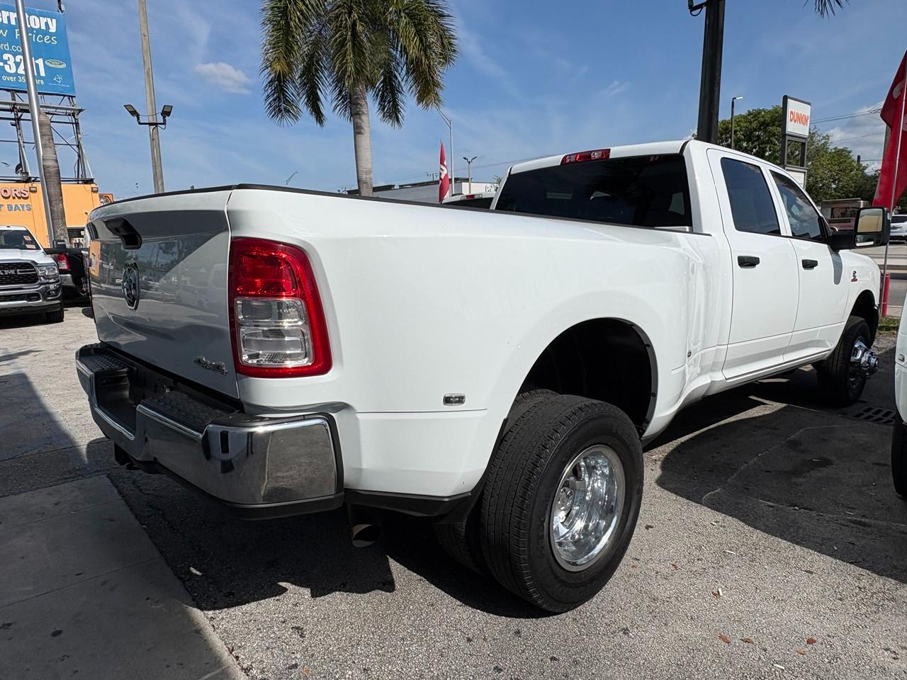 RAM 3500 Tradesman Crew Cab 4WD DRW 2024