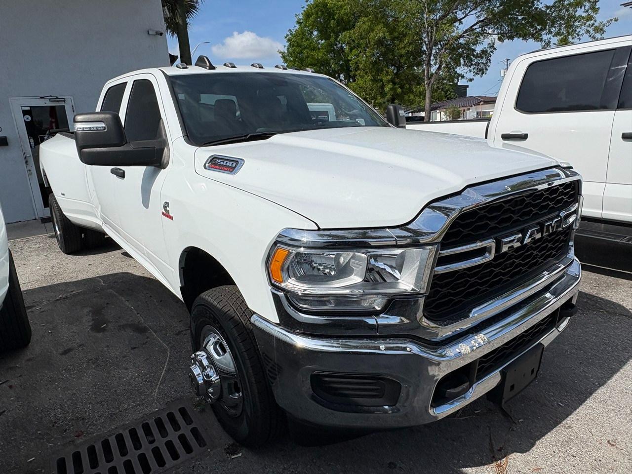 RAM 3500 Tradesman Crew Cab 4WD DRW 2024