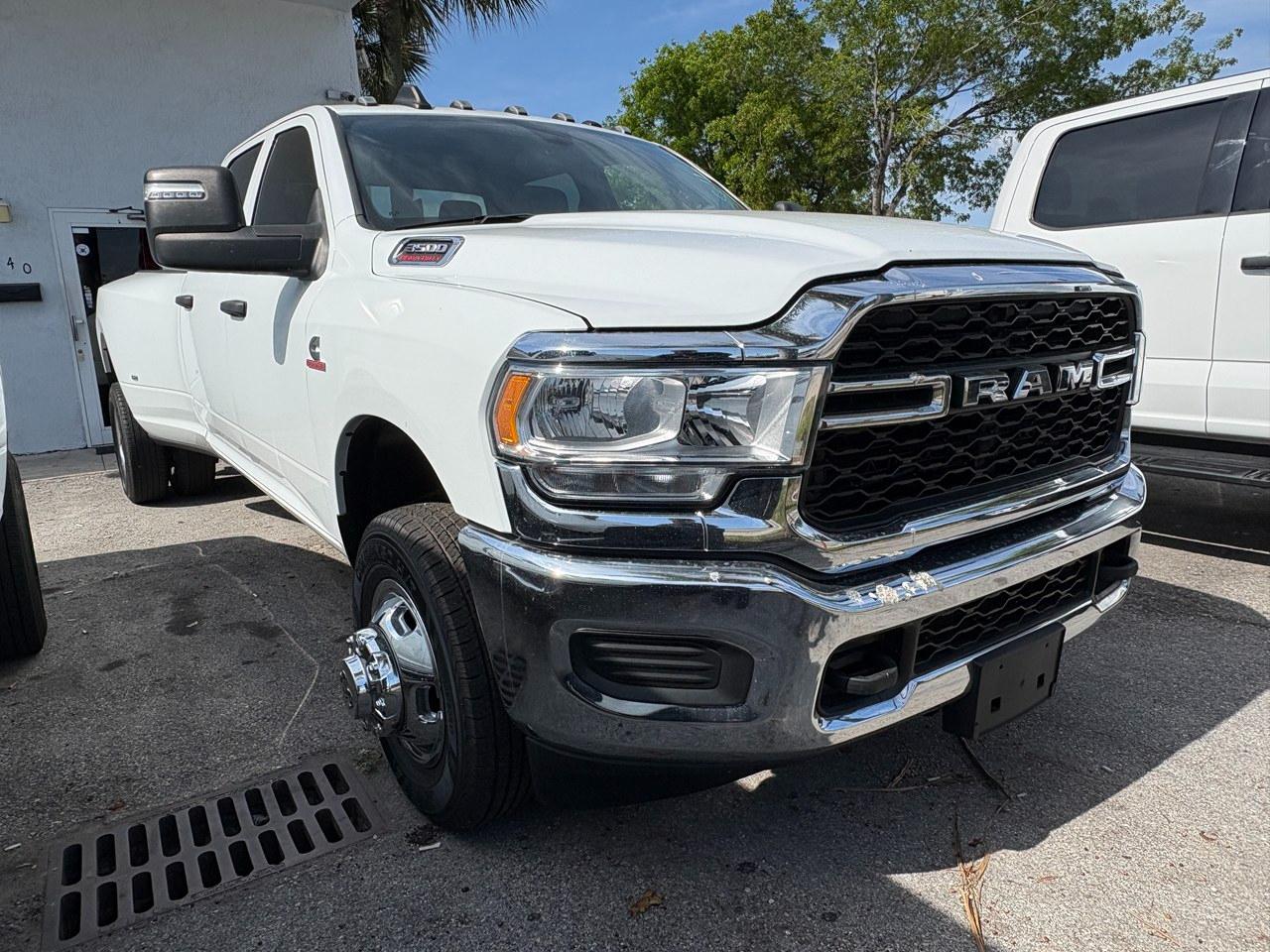 RAM 3500 Tradesman Crew Cab 4WD DRW 2024
