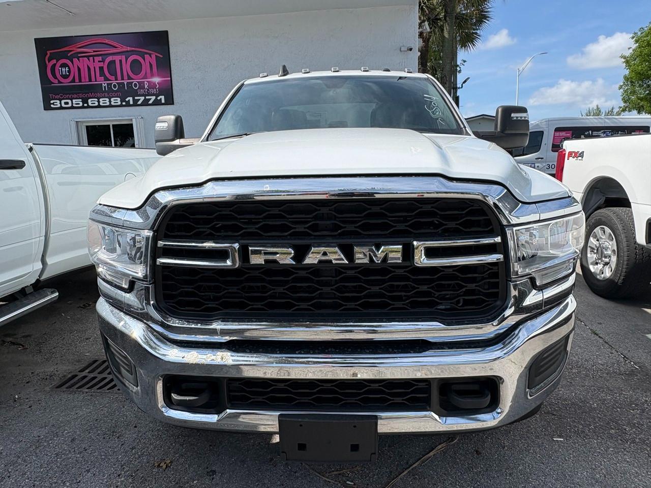 RAM 3500 Tradesman Crew Cab 4WD DRW 2024