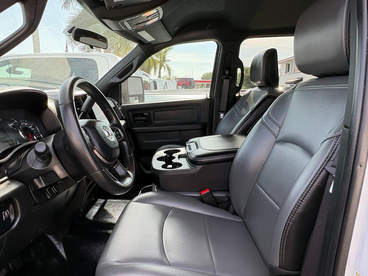 RAM 3500 Tradesman Crew Cab 4WD DRW 2024