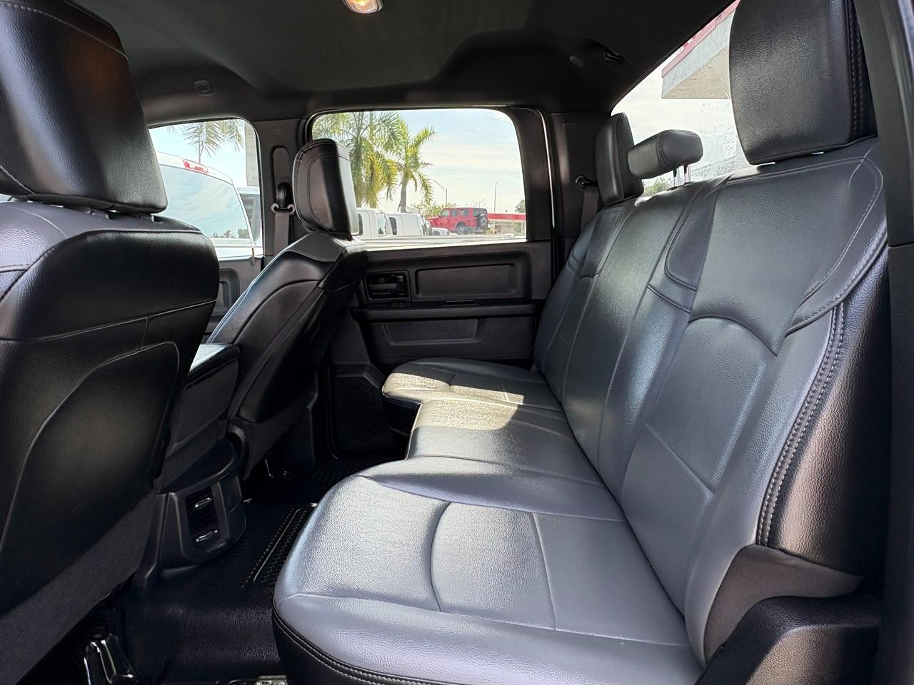 RAM 3500 Tradesman Crew Cab 4WD DRW 2024