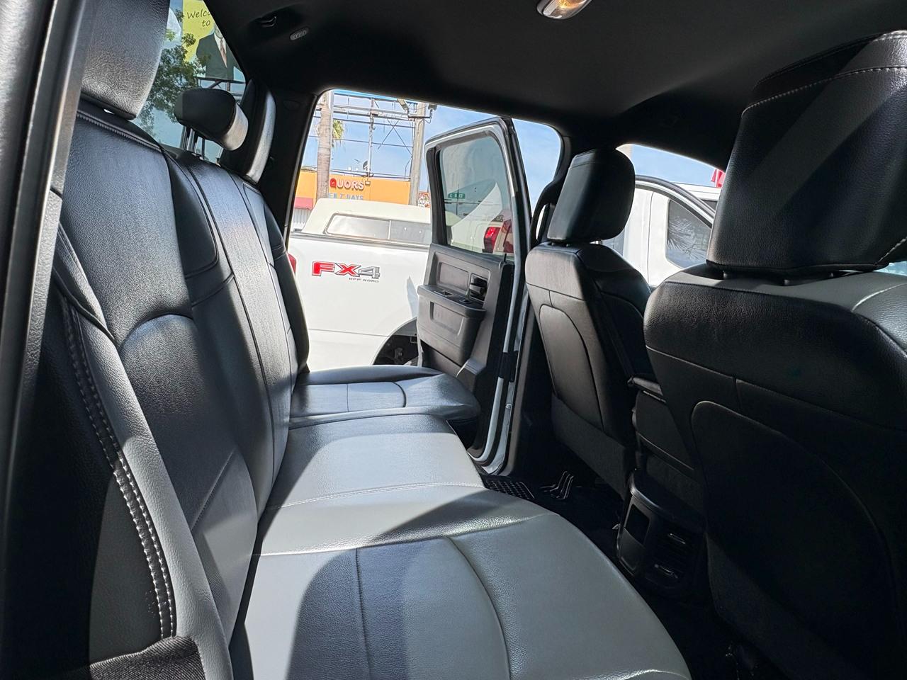 RAM 3500 Tradesman Crew Cab 4WD DRW 2024