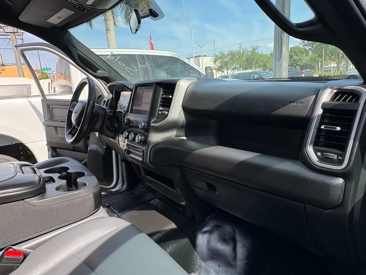 RAM 3500 Tradesman Crew Cab 4WD DRW 2024