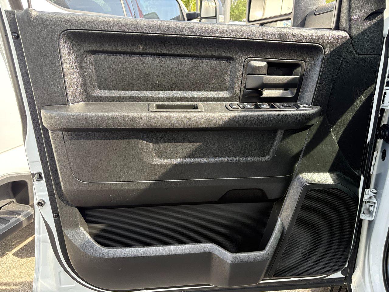 RAM 3500 Tradesman Crew Cab 4WD DRW 2024