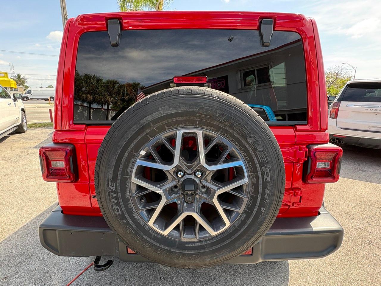 Jeep Wrangler Sahara 2025