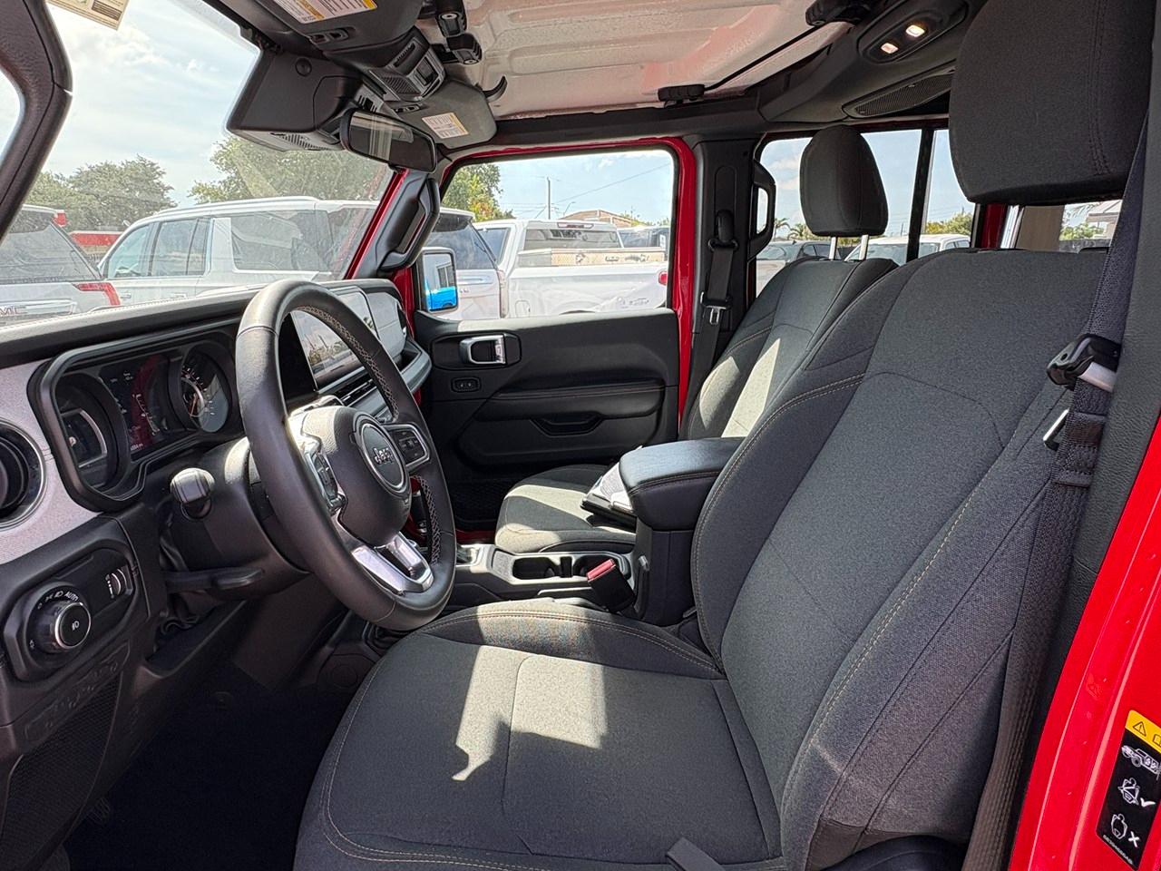 Jeep Wrangler Sahara 2025