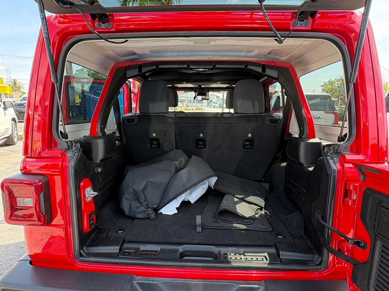 Jeep Wrangler Sahara 2025
