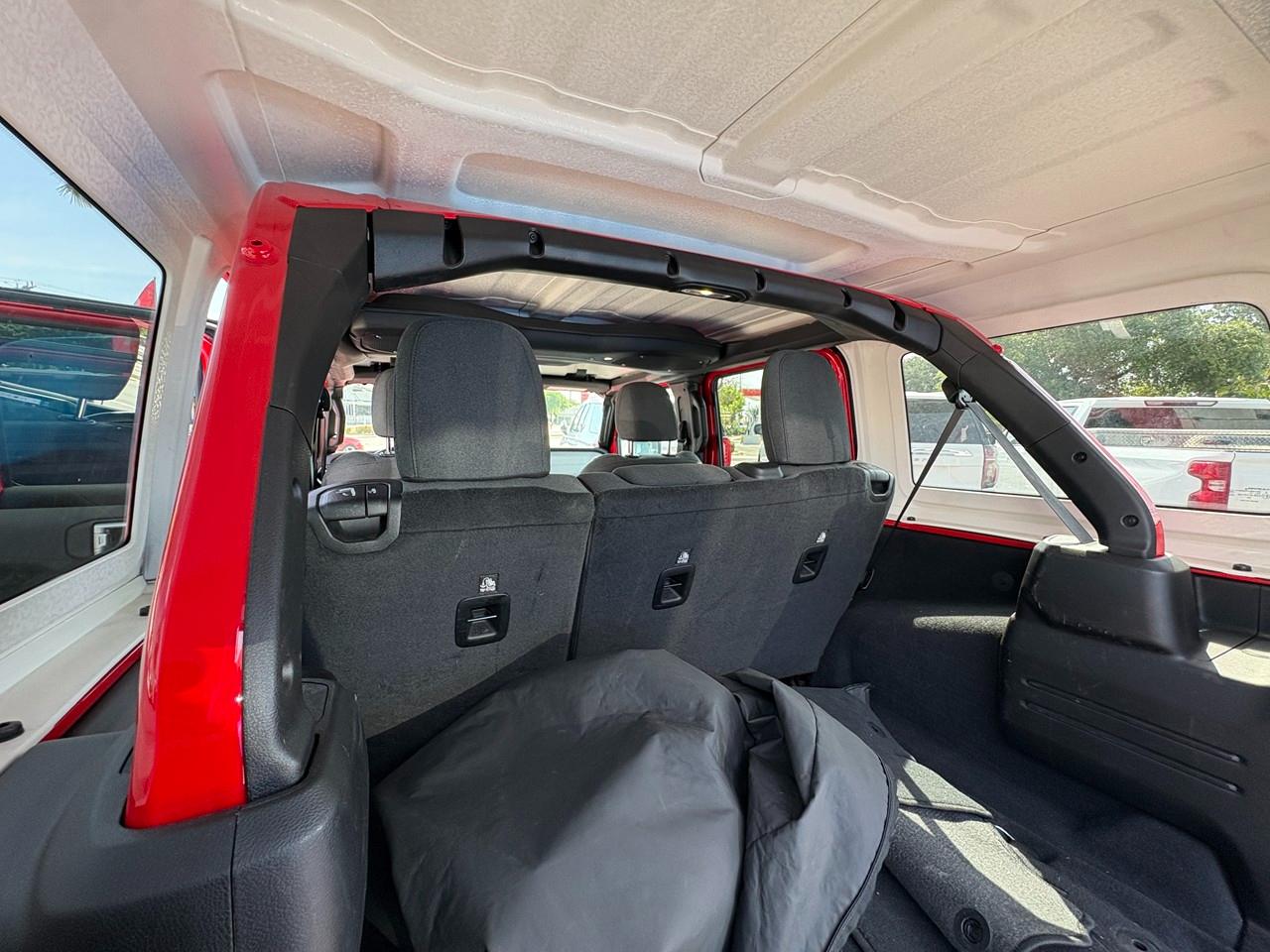 Jeep Wrangler Sahara 2025