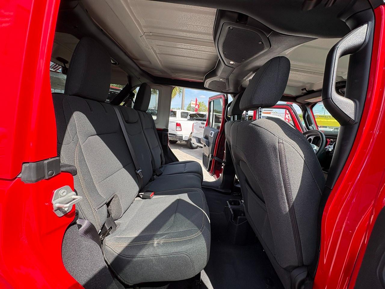Jeep Wrangler Sahara 2025