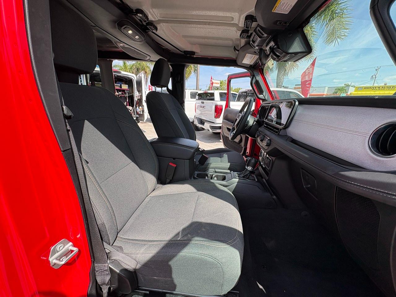 Jeep Wrangler Sahara 2025