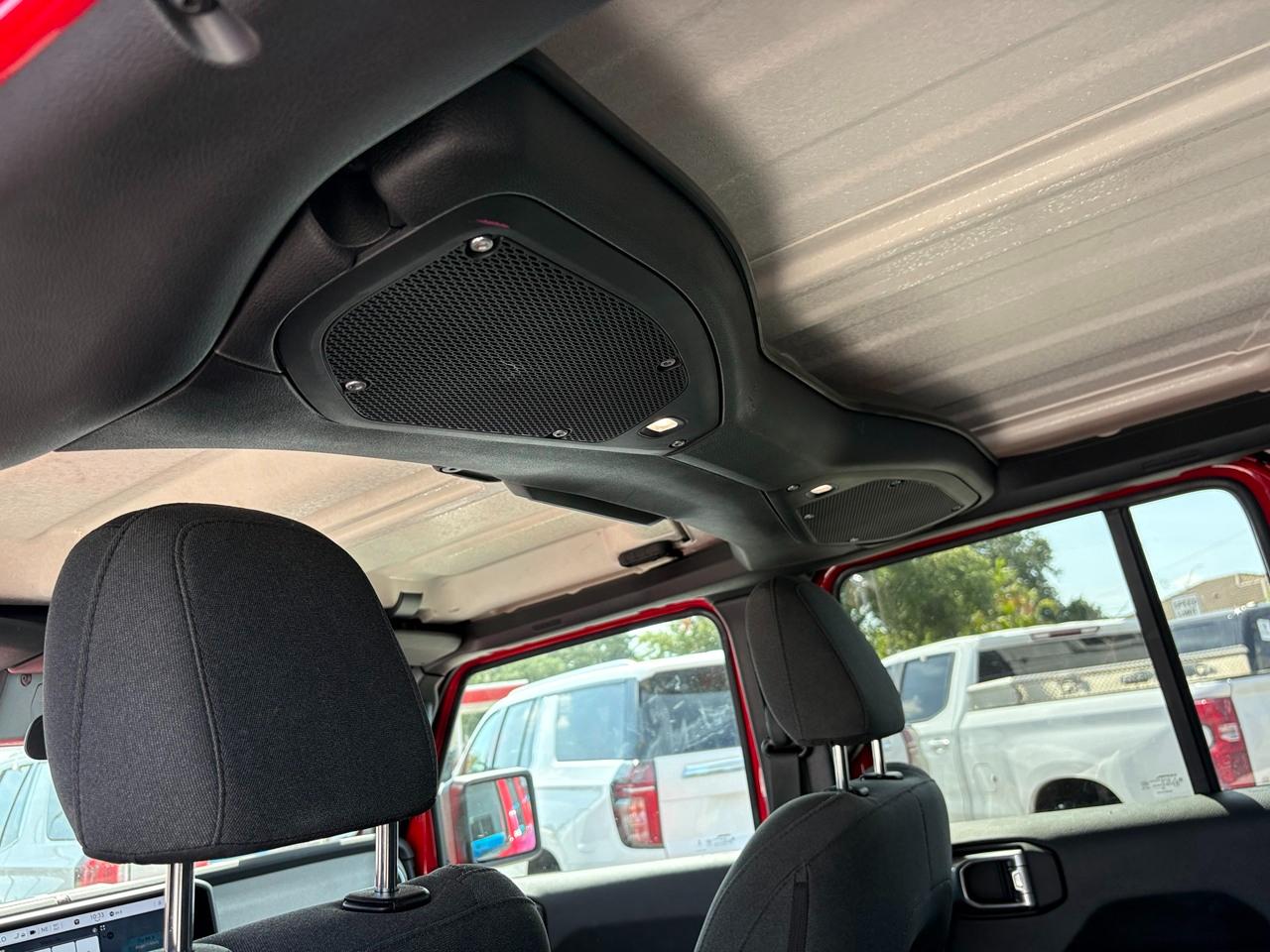 Jeep Wrangler Sahara 2025