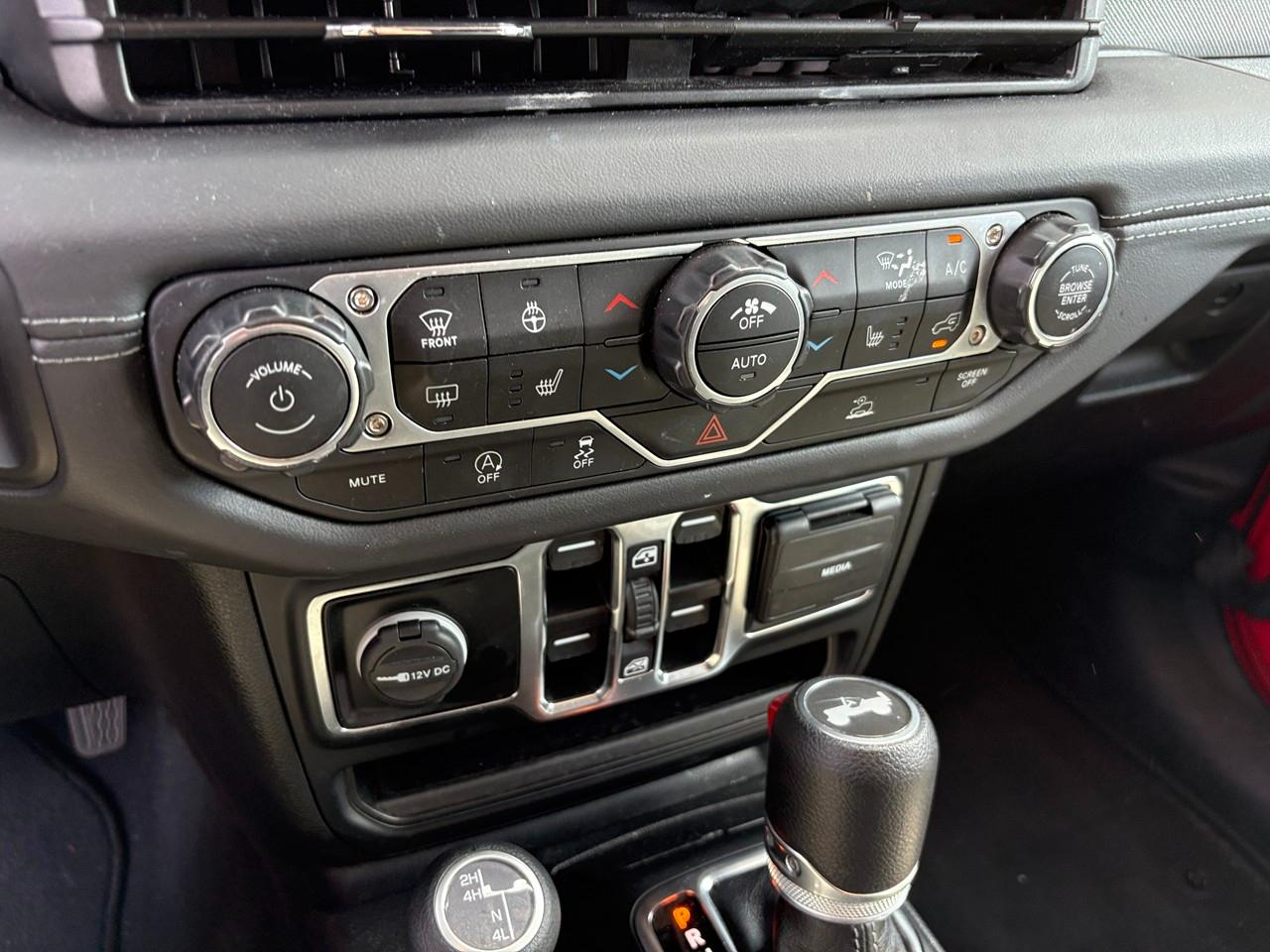 Jeep Wrangler Sahara 2025