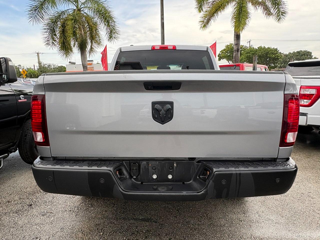 RAM 1500 Classic Tradesman Crew Cab SWB 2WD 2024