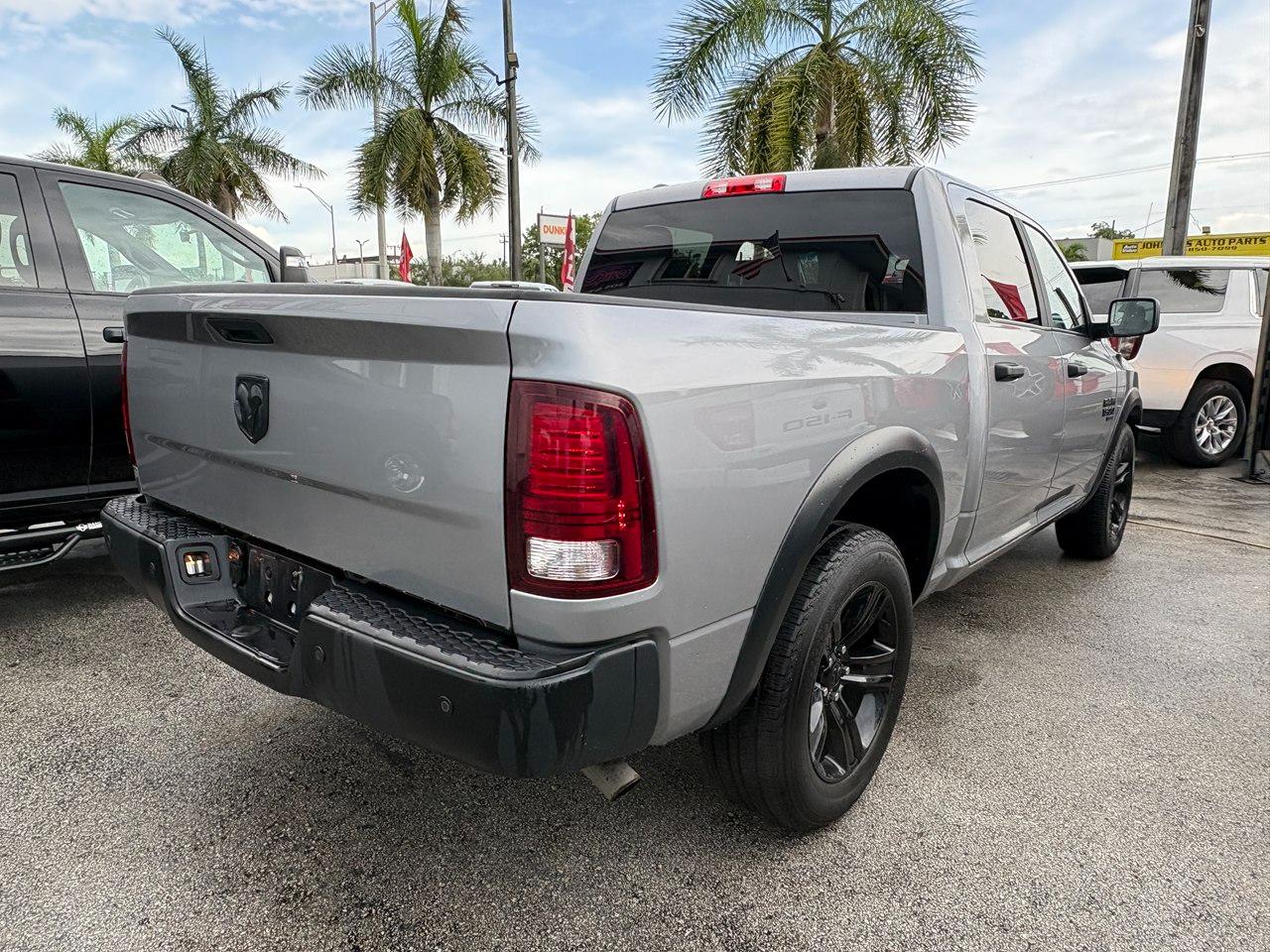 RAM 1500 Classic Tradesman Crew Cab SWB 2WD 2024