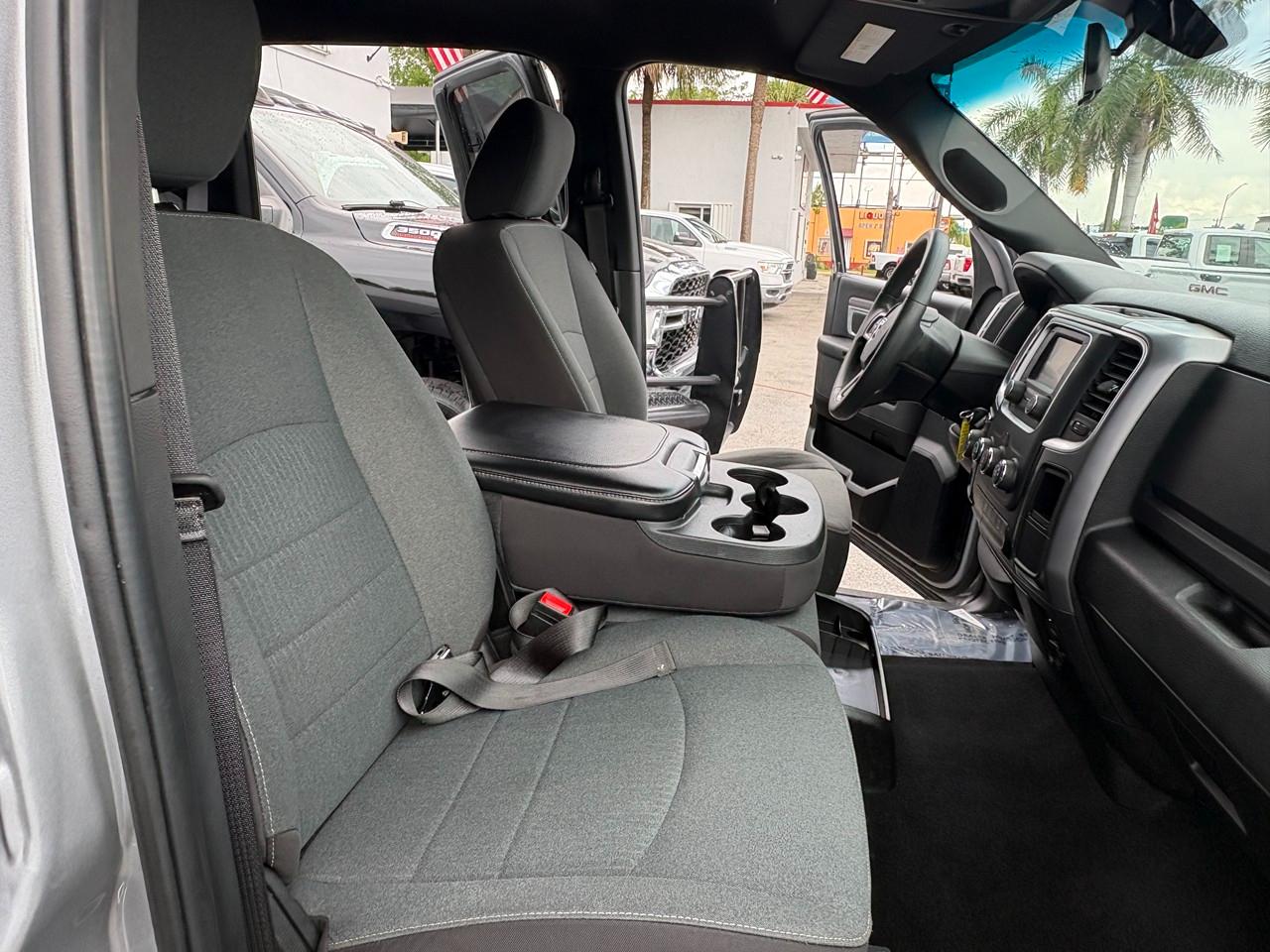 RAM 1500 Classic Tradesman Crew Cab SWB 2WD 2024