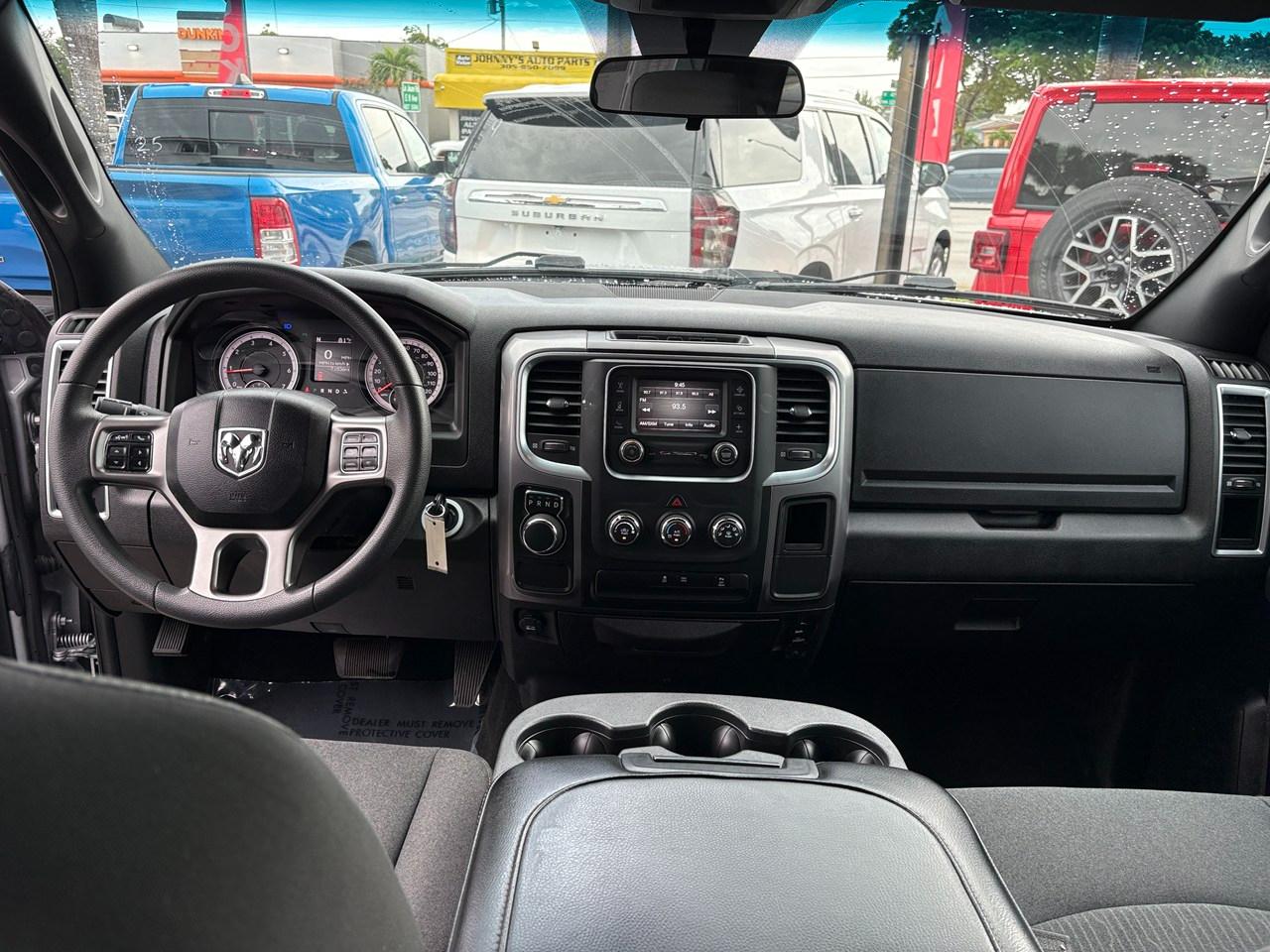 RAM 1500 Classic Tradesman Crew Cab SWB 2WD 2024