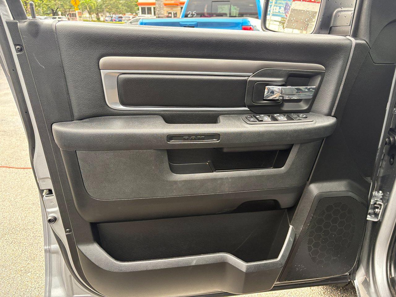 RAM 1500 Classic Tradesman Crew Cab SWB 2WD 2024
