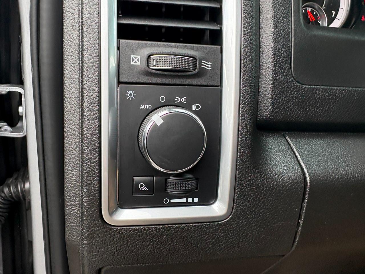 RAM 1500 Classic Tradesman Crew Cab SWB 2WD 2024