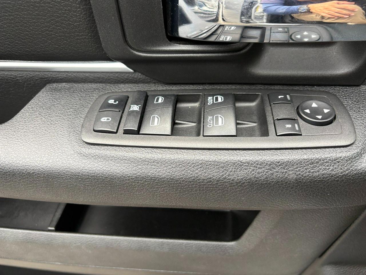 RAM 1500 Classic Tradesman Crew Cab SWB 2WD 2024