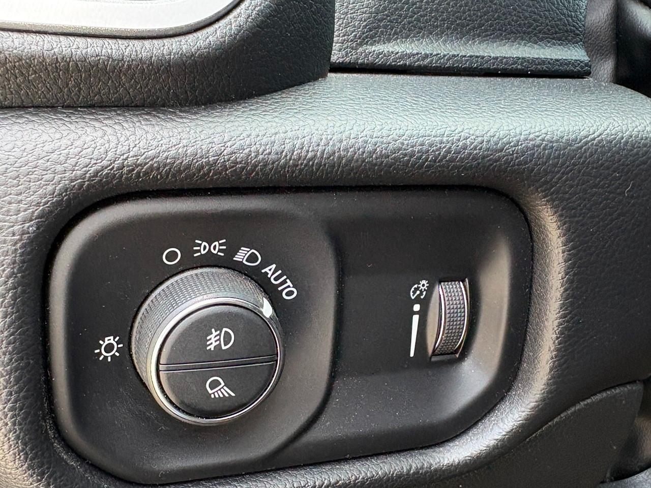 RAM 1500 Big Horn Crew Cab SWB 2WD 2022